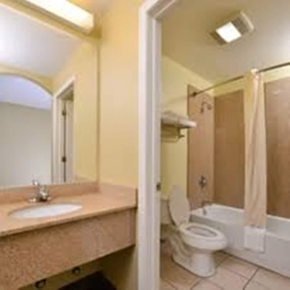Americas Best Value Inn Austin Exterior photo
