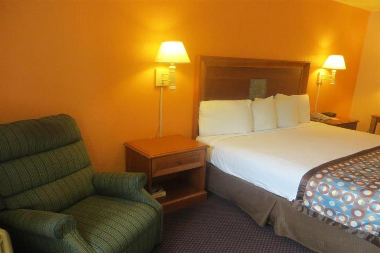 Americas Best Value Inn Austin Exterior photo