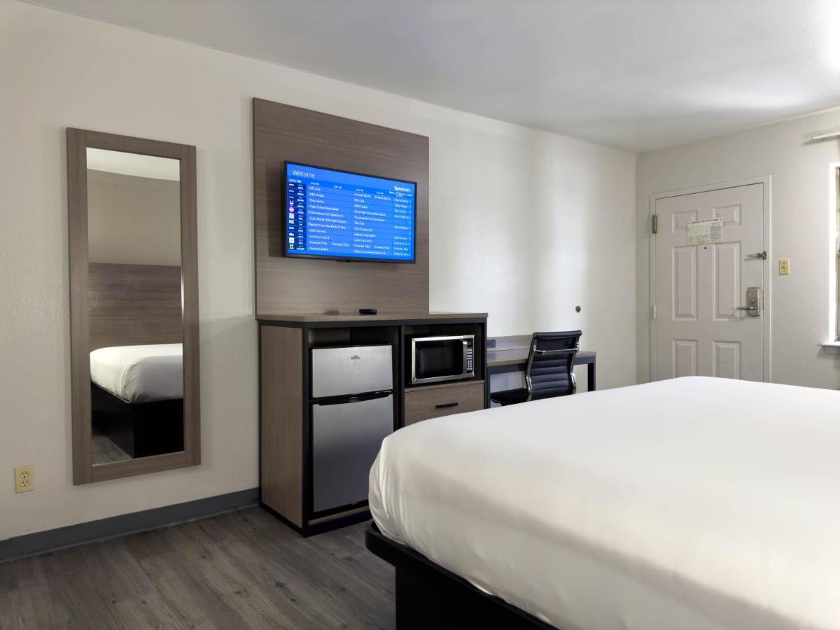 Americas Best Value Inn Austin Exterior photo