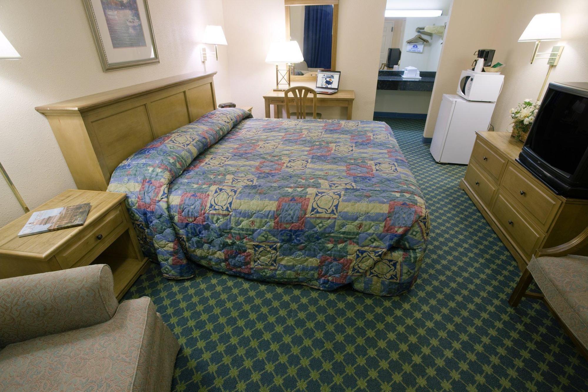 Americas Best Value Inn Austin Exterior photo