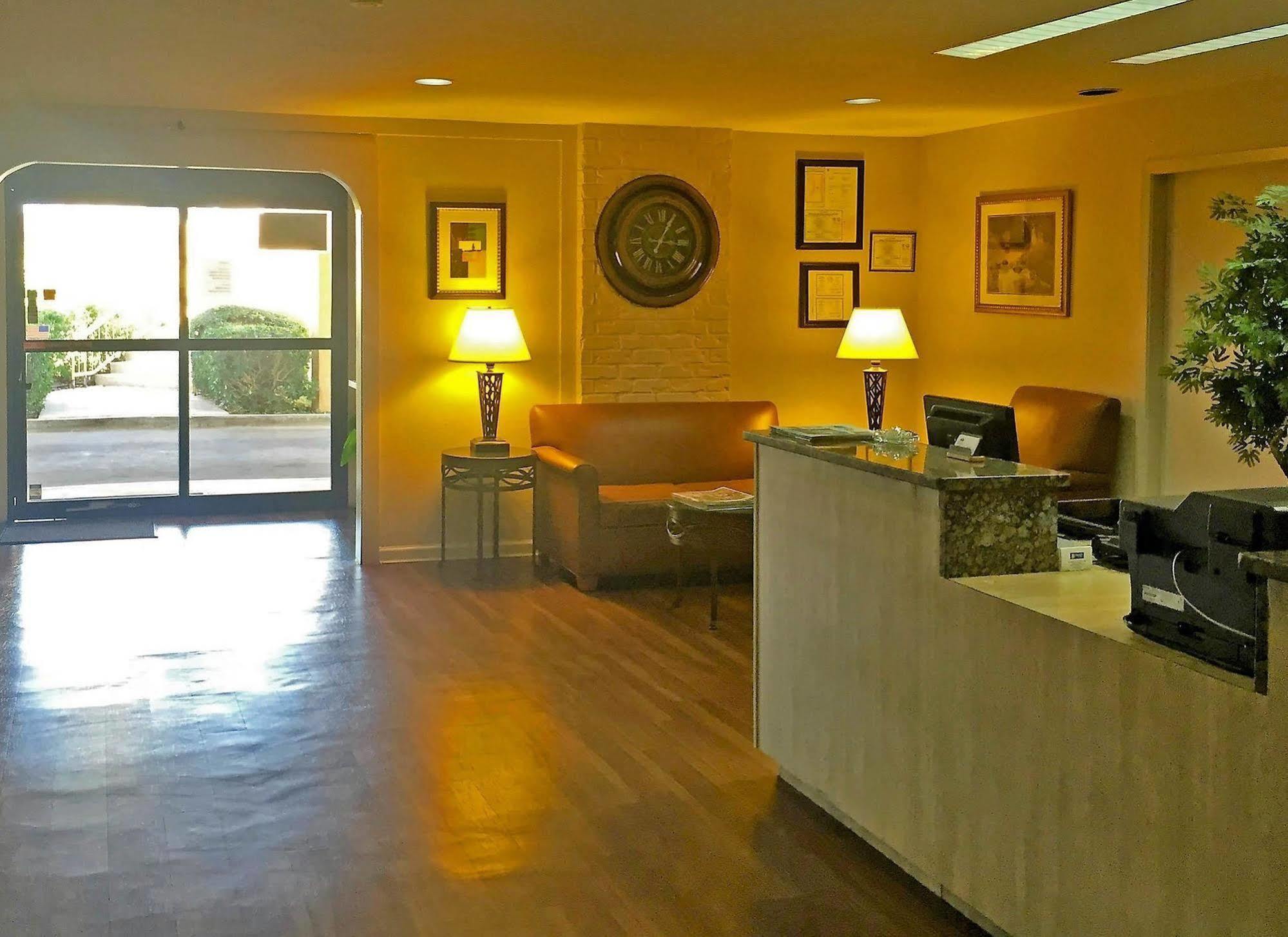 Americas Best Value Inn Austin Exterior photo